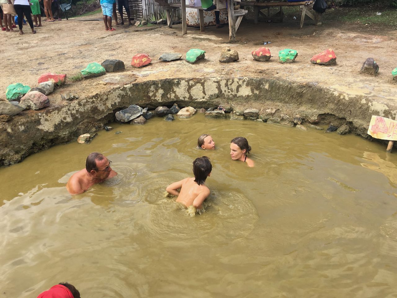 Hot-Springs-Grenade étape 2 bain dans le trou d&#039;eau chaude